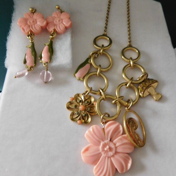 Ladies Pilgrim Flower & Charm Necklace & Matching Earrings - Picture 1 of 3